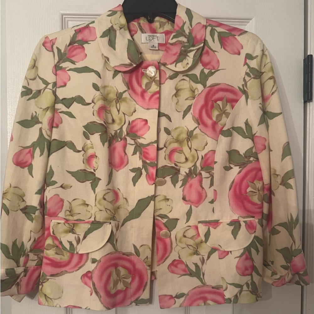 Floral blazer in great condition